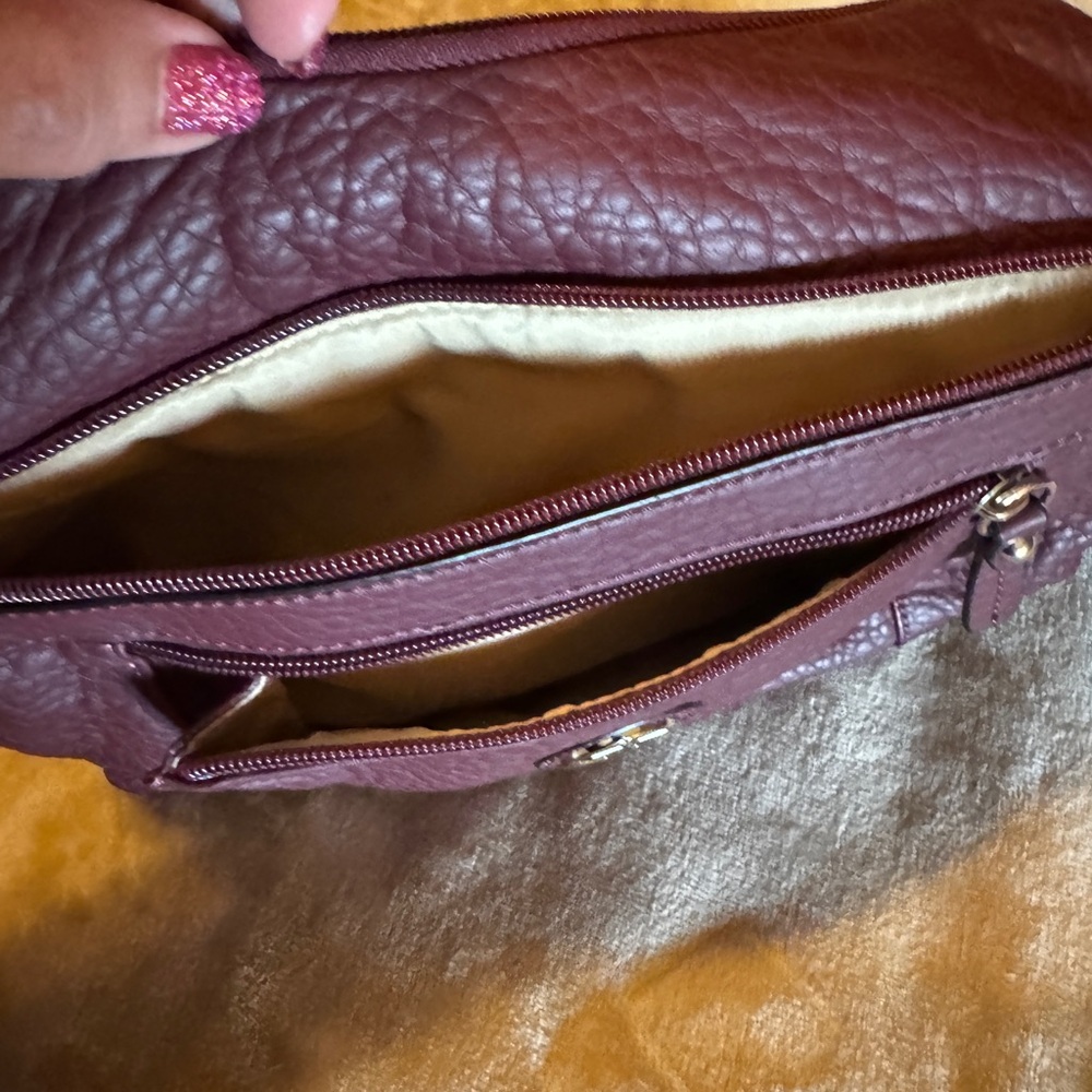 Giani Bernini Burgundy Shoulder Bag with Pebbled Finish - Picture 4 of 6